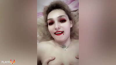 Ivan Helsing si adag u fuday vampire kacsi ah oo dabada ku soo dhacay